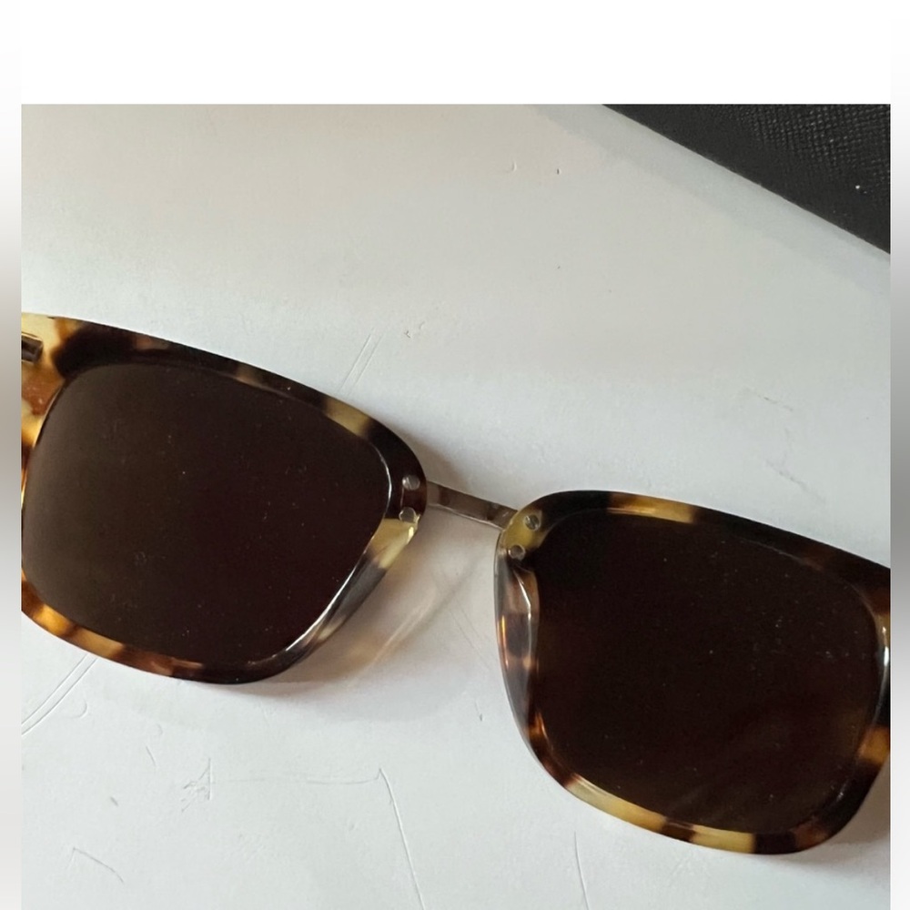 Saint Laurent tortoise shell sunglasses - Picture 7 of 7